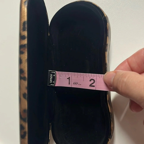 3 for $13 Imperfect Guess leopard print hard cover glasses case - Picture 6 of 8